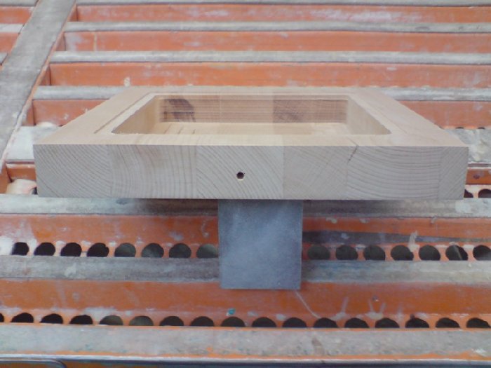 bohrungaußen.JPG (145.64 KiB) 8806 mal betrachtet Bohrung für die Stromversorgung. Ansicht von außen.