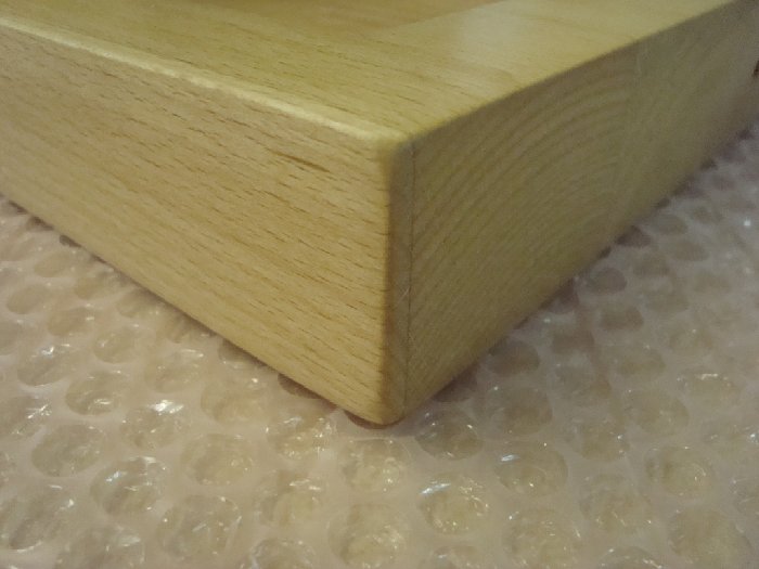 DSC00168.JPG (324.63 KiB) 8800 mal betrachtet Nahansicht einer Ecke nachdem Ölen des Holzes mit Holzöl.<br />(1. Schritt gehölt, 2. Schritt zwischengeschliffen, 3. Schritt ein zweites mal geölt)