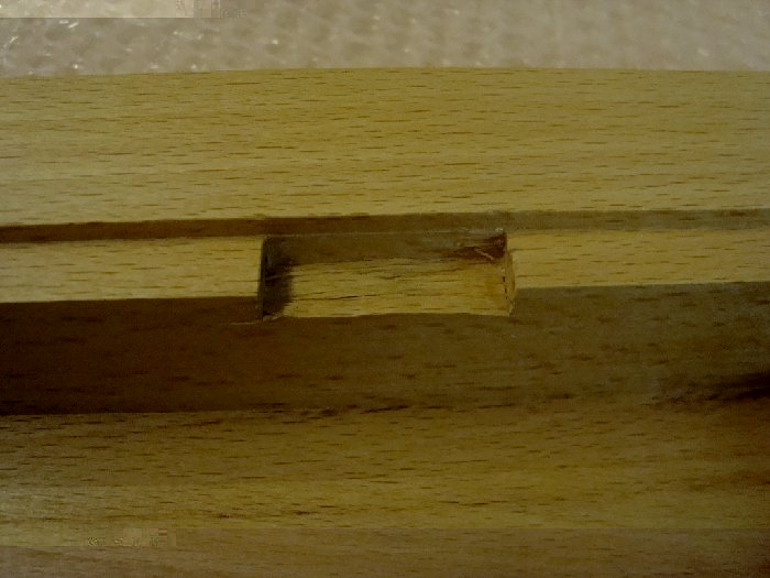 DSC00177.JPG (339.6 KiB) 8801 mal betrachtet Nahansicht von einem der Lüftungsschlitze. (Per Hand mit dem Stemmeisen rausgehauen)