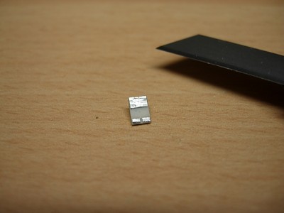 und mit einem Messer (vorsichtig!) soweit abschaben,<br />das nur eine ganz dünne Schicht Zinn an den Kontakten haftet.