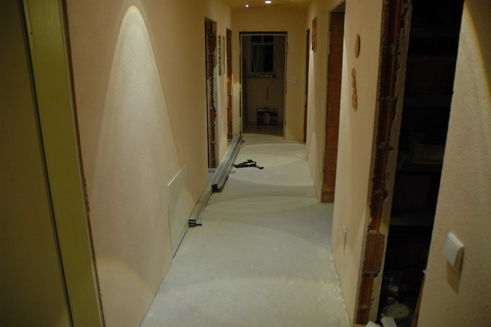 Abstand Boden Decke 244cm Lux=98