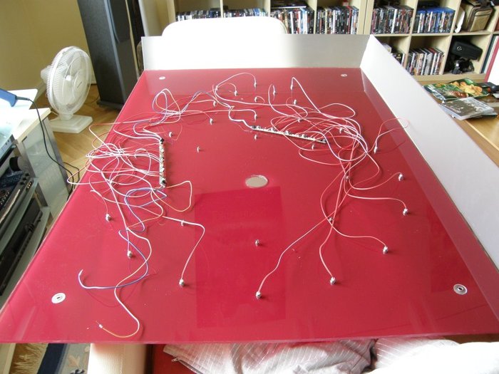 P6090263.jpg (110.17 KiB) 43653 mal betrachtet Die Fassungen werden bestückt.