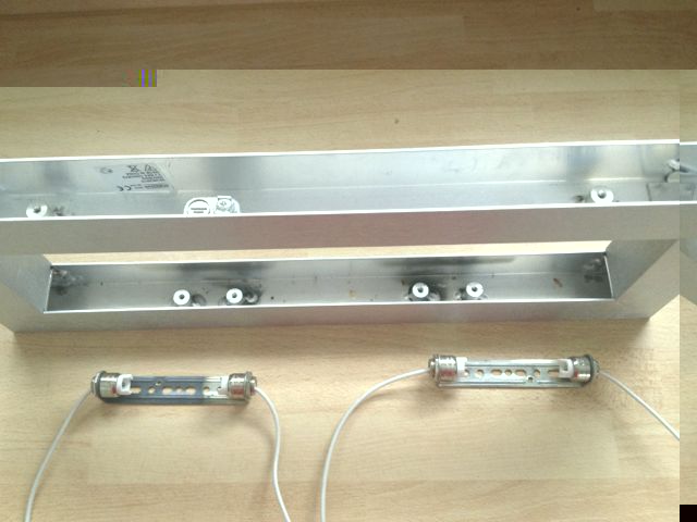 Die ausgebauten Fassungen - man sieht förmlich, was hier für Betriebstemperaturen geherrscht haben müssen.