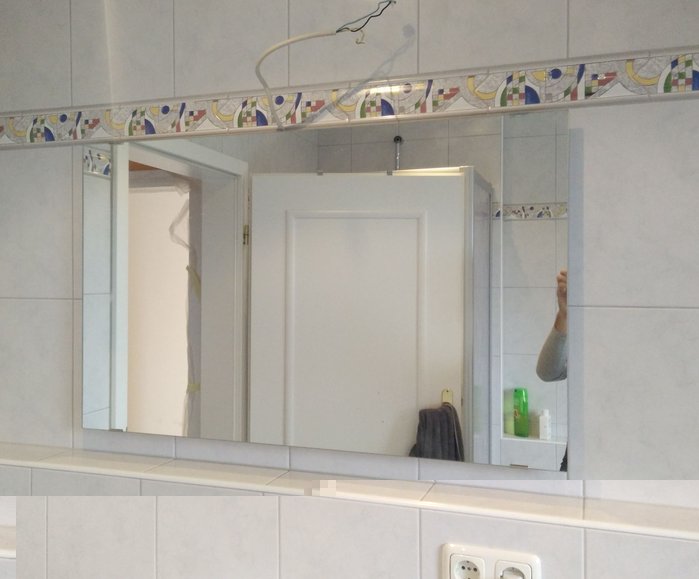 Spiegel drauf, aus dem Spalt soll es dann quasi herausleuchten.