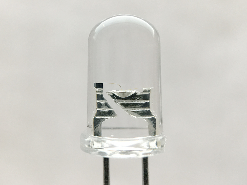 SuperBrightLEDwithBuiltInResistor_ZoomedIn.jpg